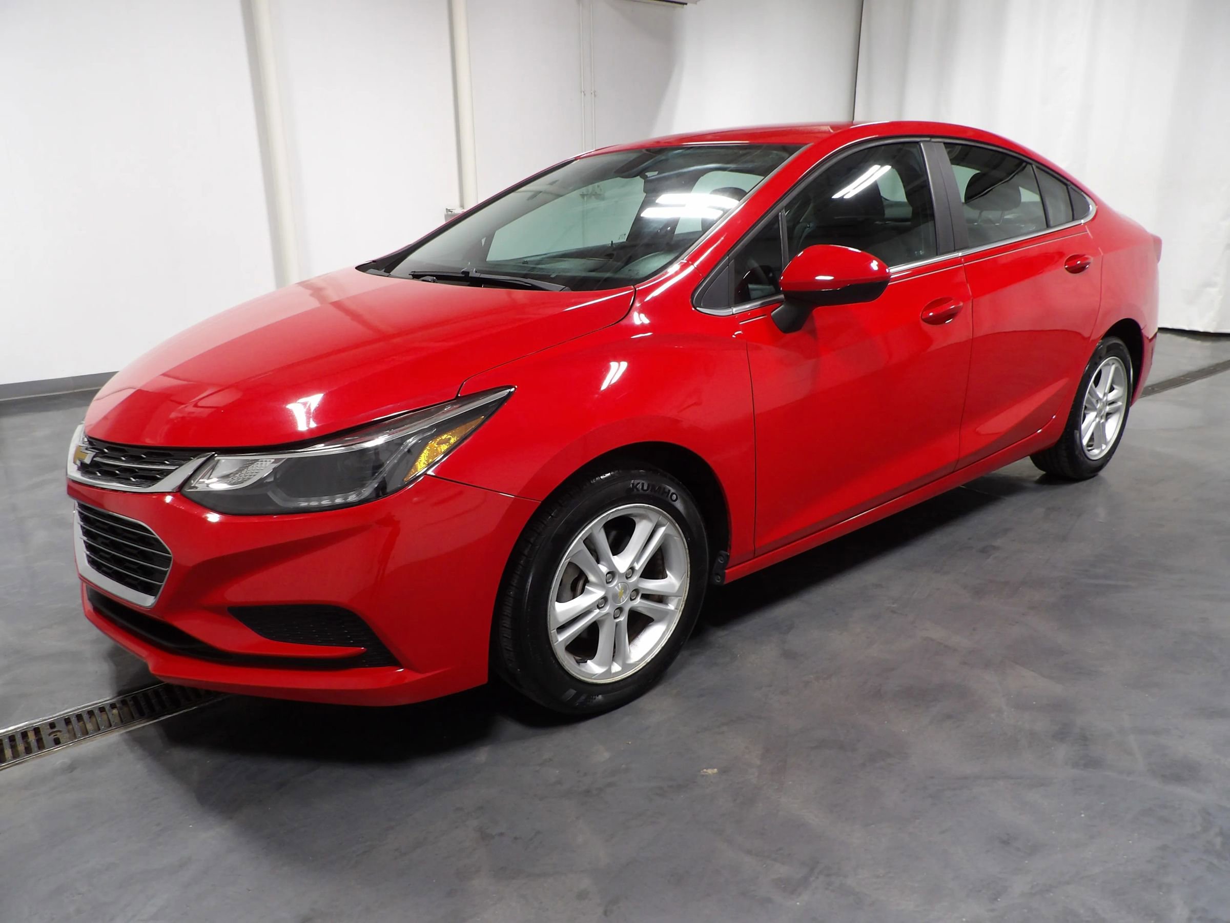 Used 2017 Chevrolet Cruze LT FWD image 4