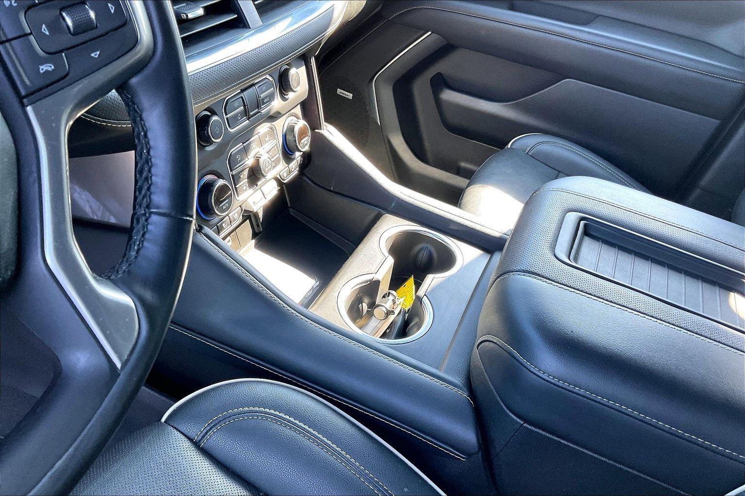 Used 2024 Chevrolet Tahoe Premier AWD/4WD image 18