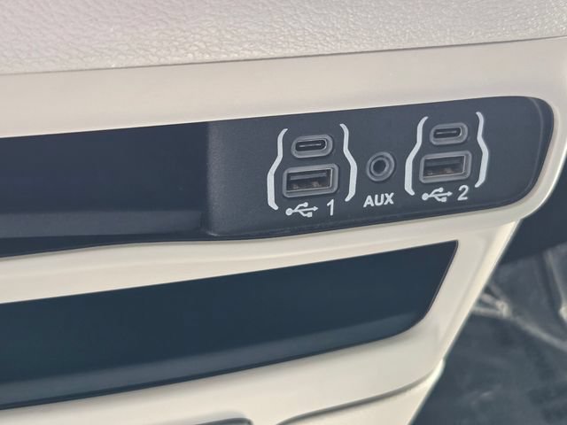 Used 2024 Chrysler Pacifica Touring-L FWD image 32