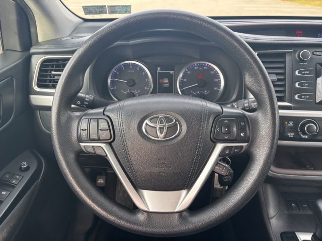 Used 2019 Toyota Highlander LE image 25