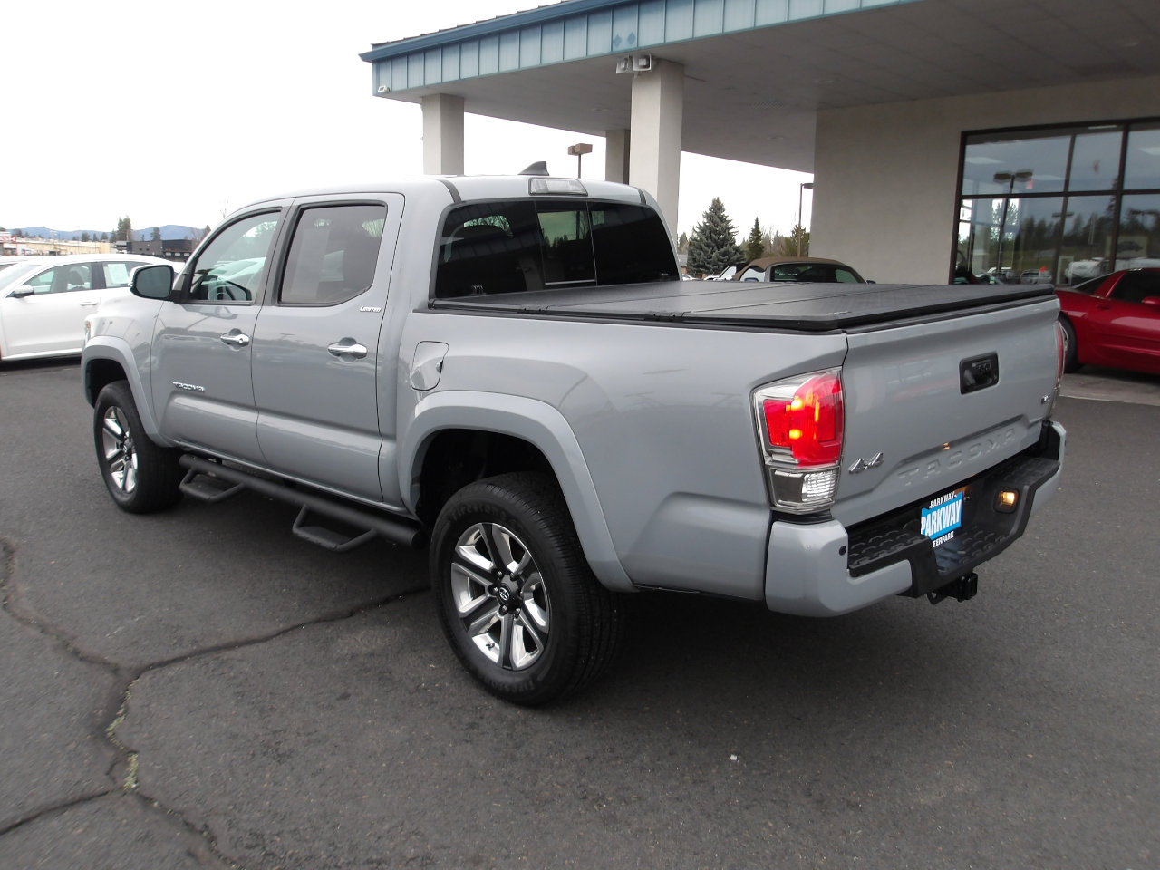 Used 2019 Toyota Tacoma Limited image 3