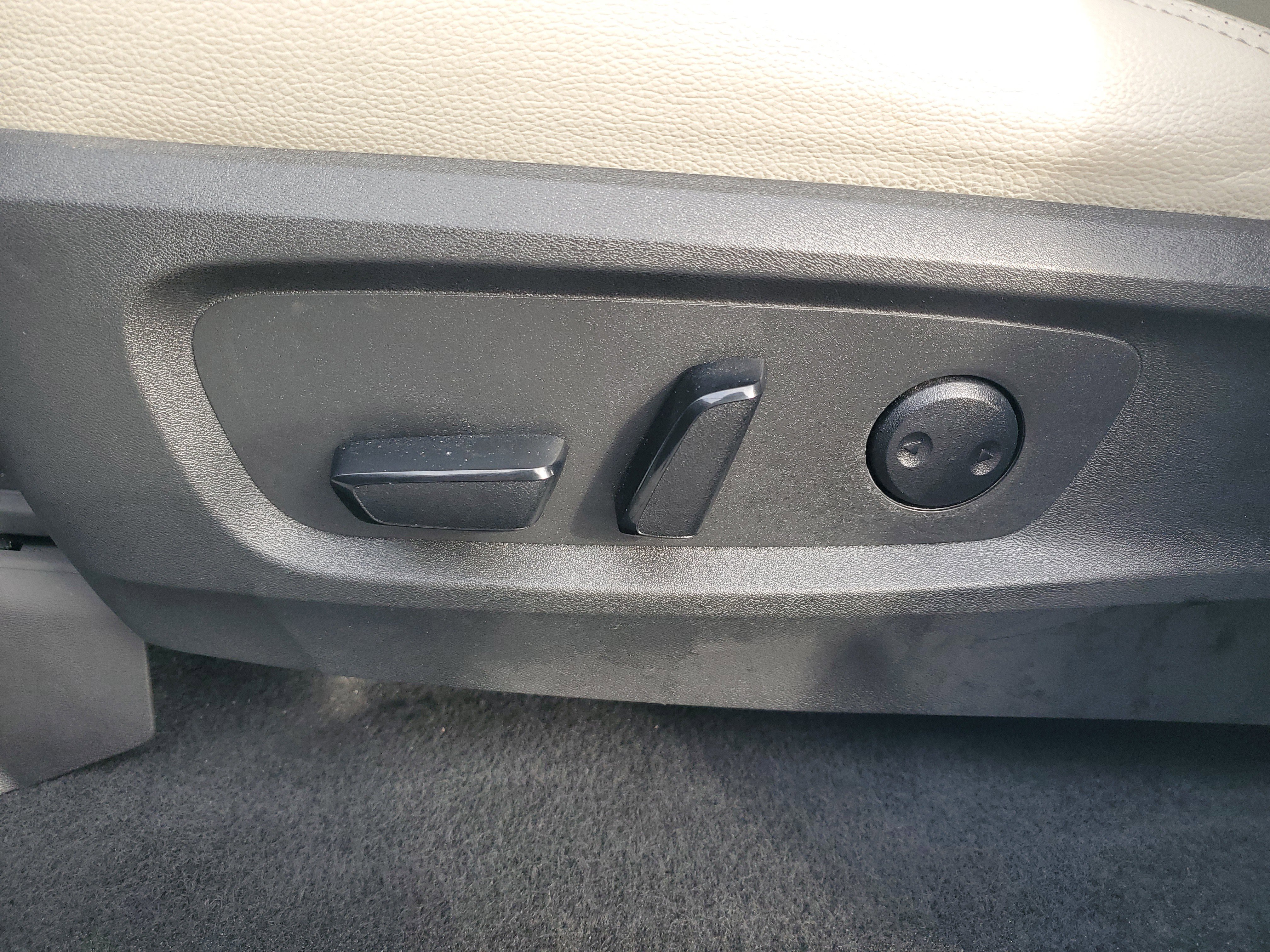 Certified 2022 Nissan Pathfinder SV w/ SV Premium Package image 14