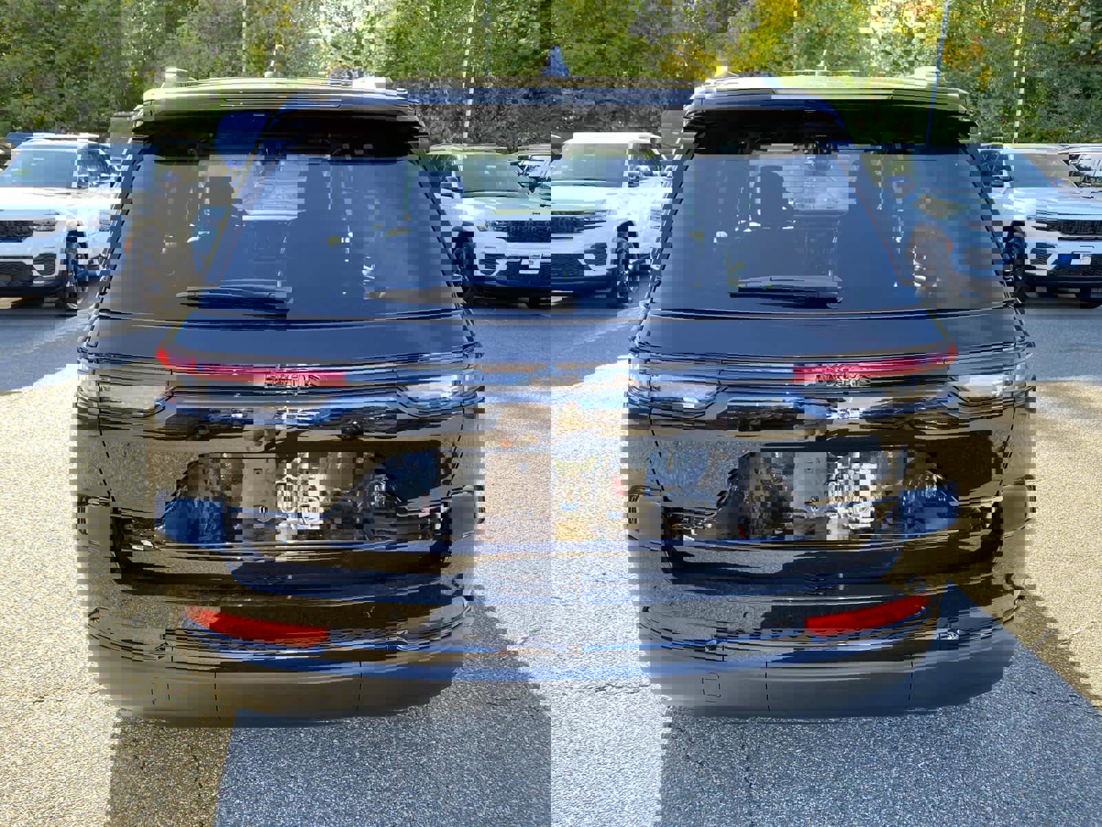 New 2025 Jeep Grand Cherokee Laredo image 4