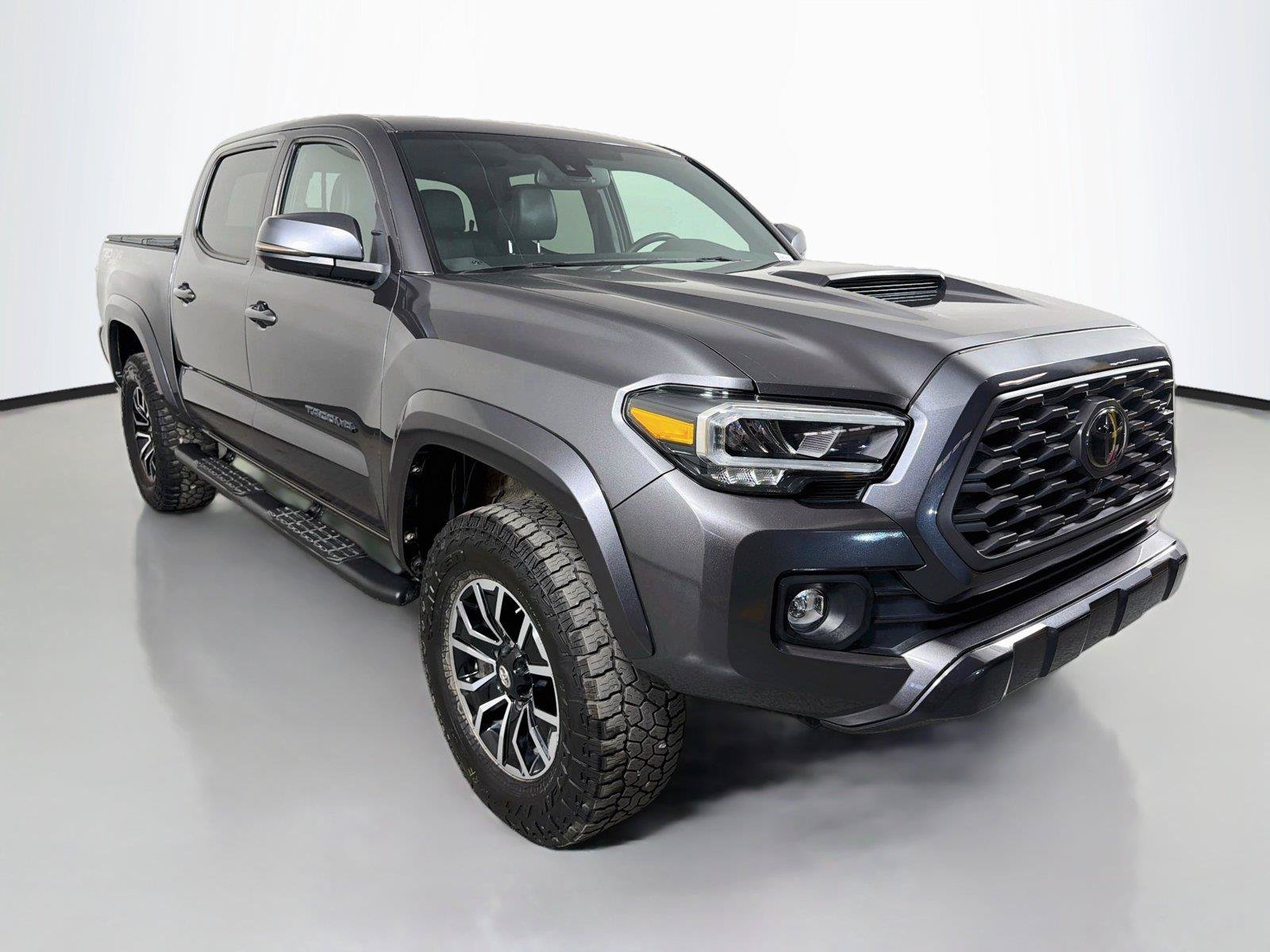 Used 2021 Toyota Tacoma TRD Sport w/ TRD Premium Sport Package AWD/4WD image 3
