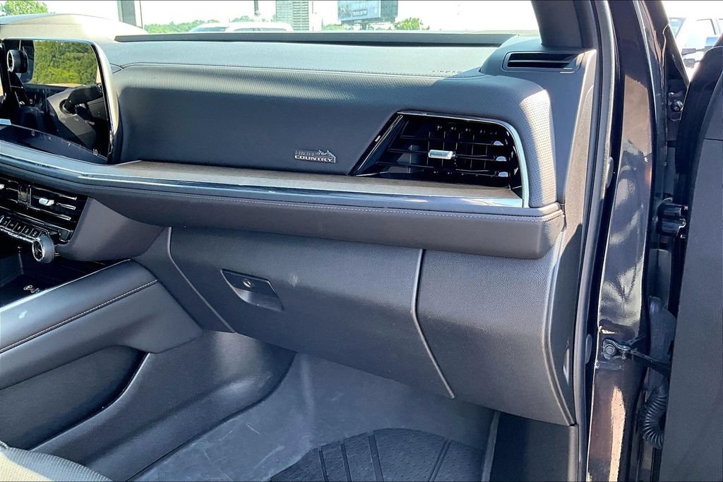 Used 2025 Chevrolet Suburban High Country w/ Sun And Tow Package AWD/4WD image 29