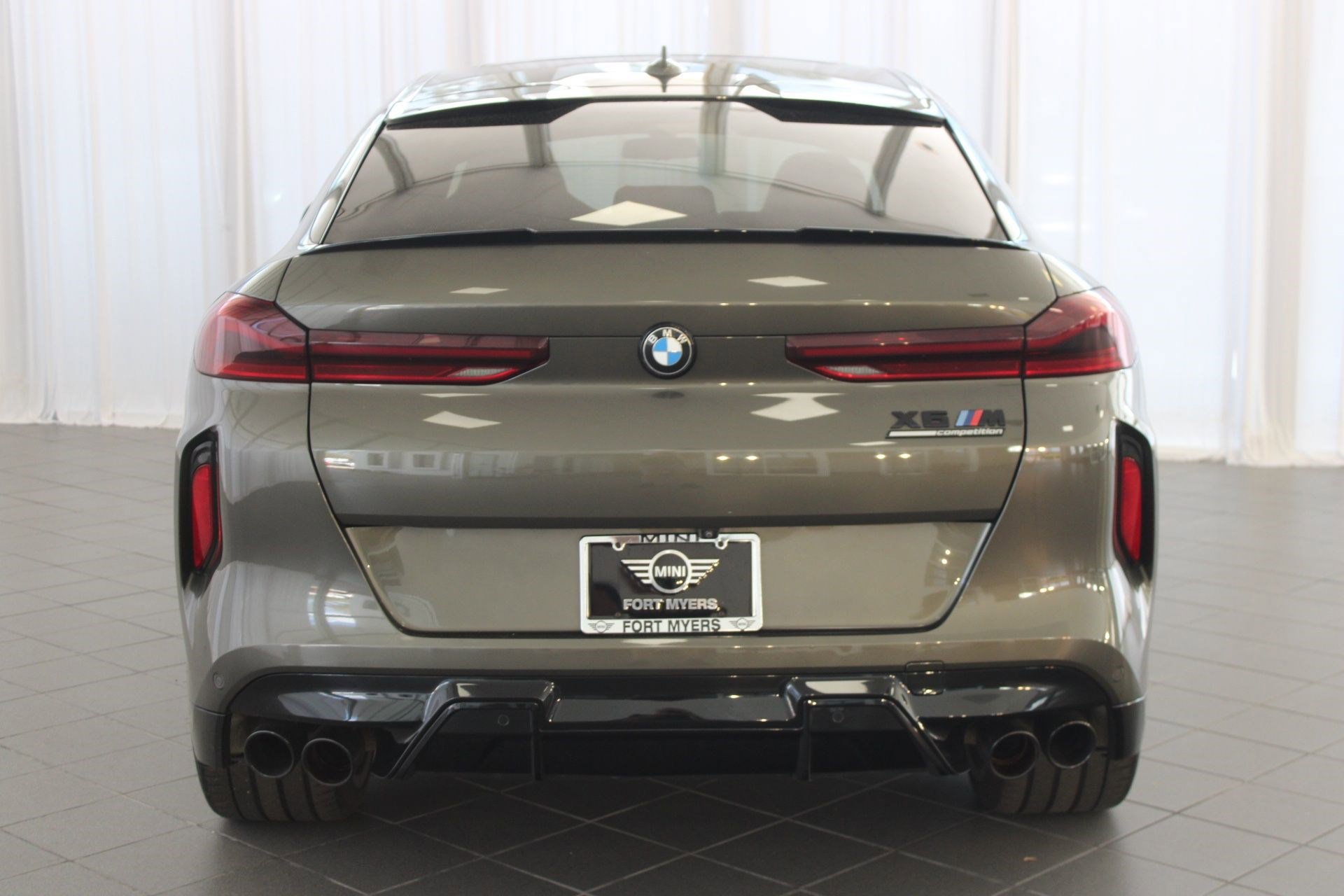 Used 2020 BMW X6 M Competition w/ Executive Package image 9