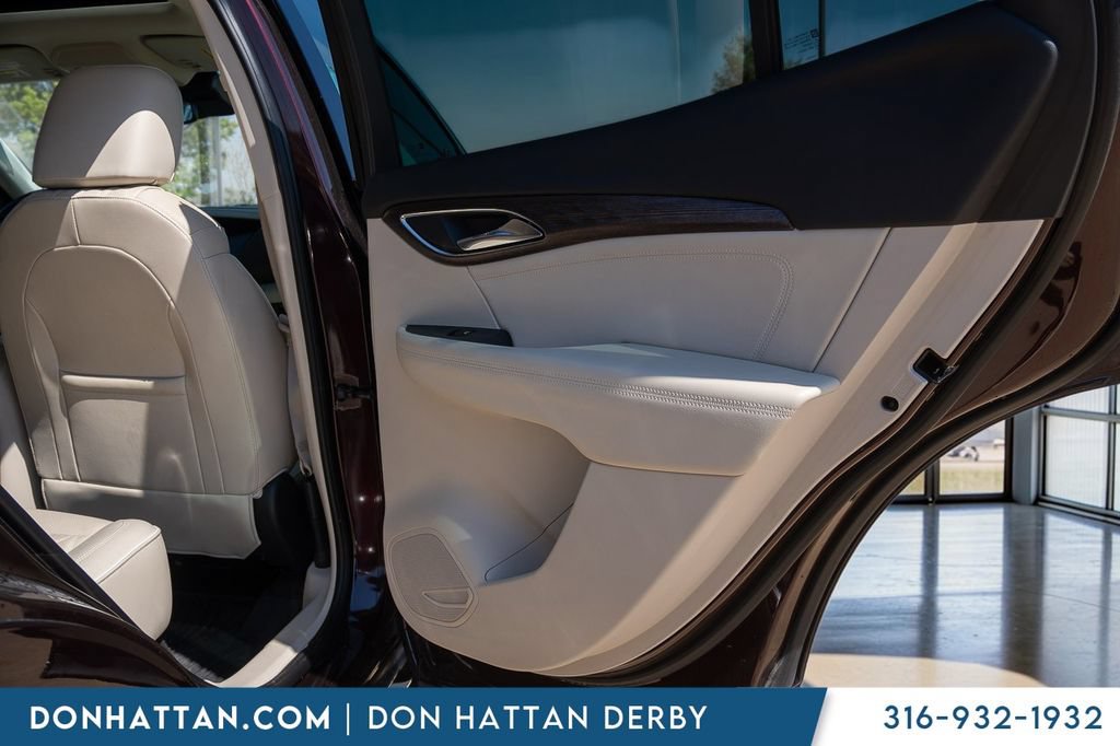 Used 2022 Buick Envision Avenir w/ Premium Seat Package FWD image 21