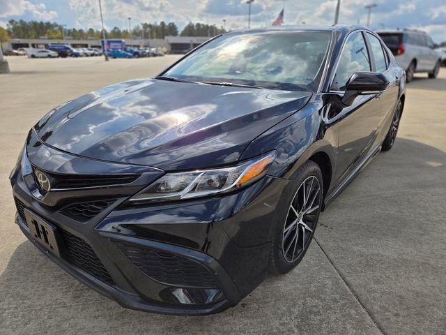 Used 2023 Toyota Camry SE image 2