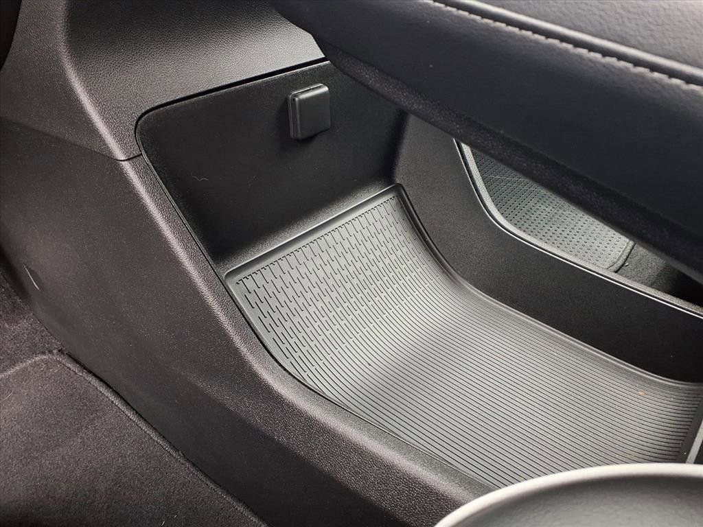 Used 2025 Buick Enclave Preferred w/ Power Package image 21