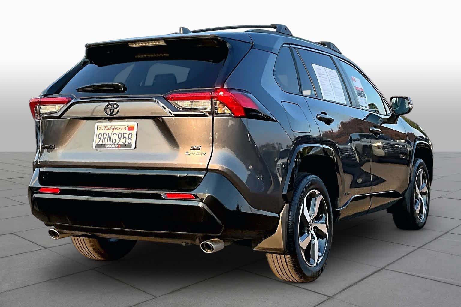 Used 2025 Toyota RAV4 SE w/ Weather & Moonroof Package AWD/4WD image 12