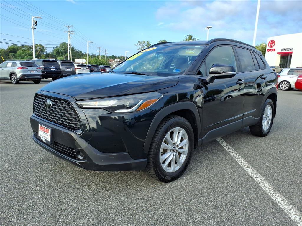 Used 2023 Toyota Corolla Cross LE w/ Moonroof Package AWD/4WD image 16