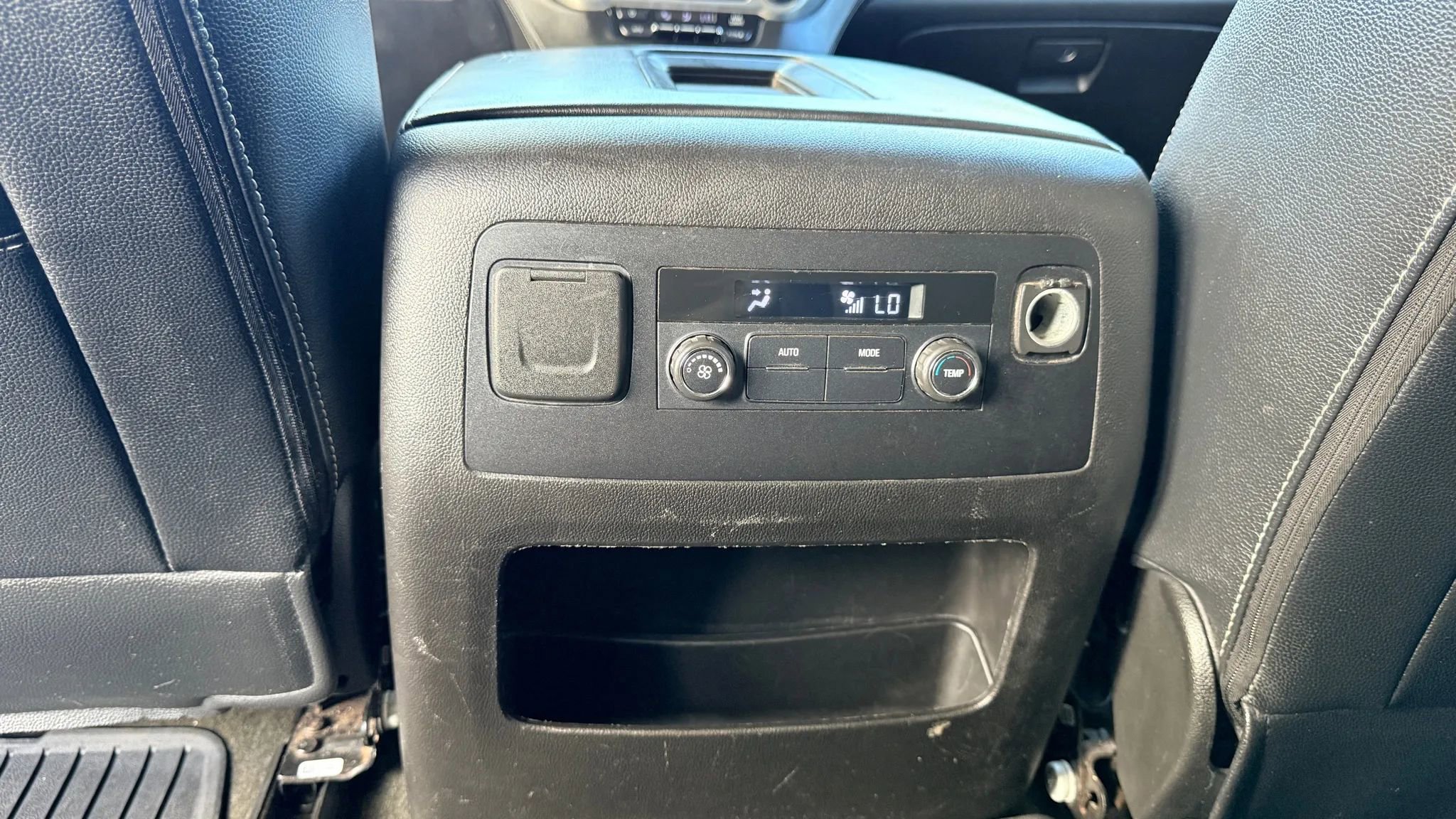 Used 2018 GMC Yukon SLE w/ Convenience Package image 16