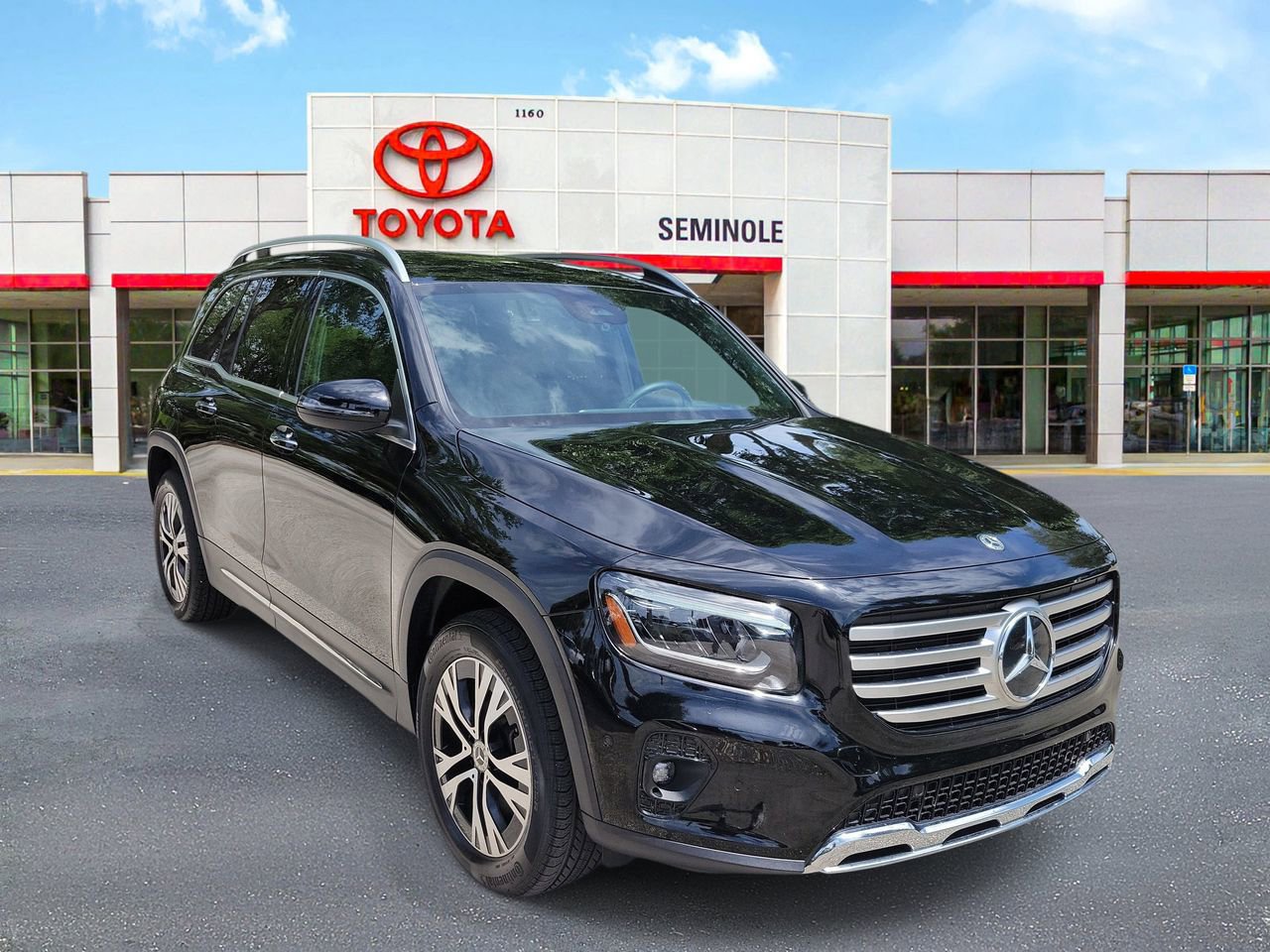 Used 2025 Mercedes-Benz GLB 250 image 2