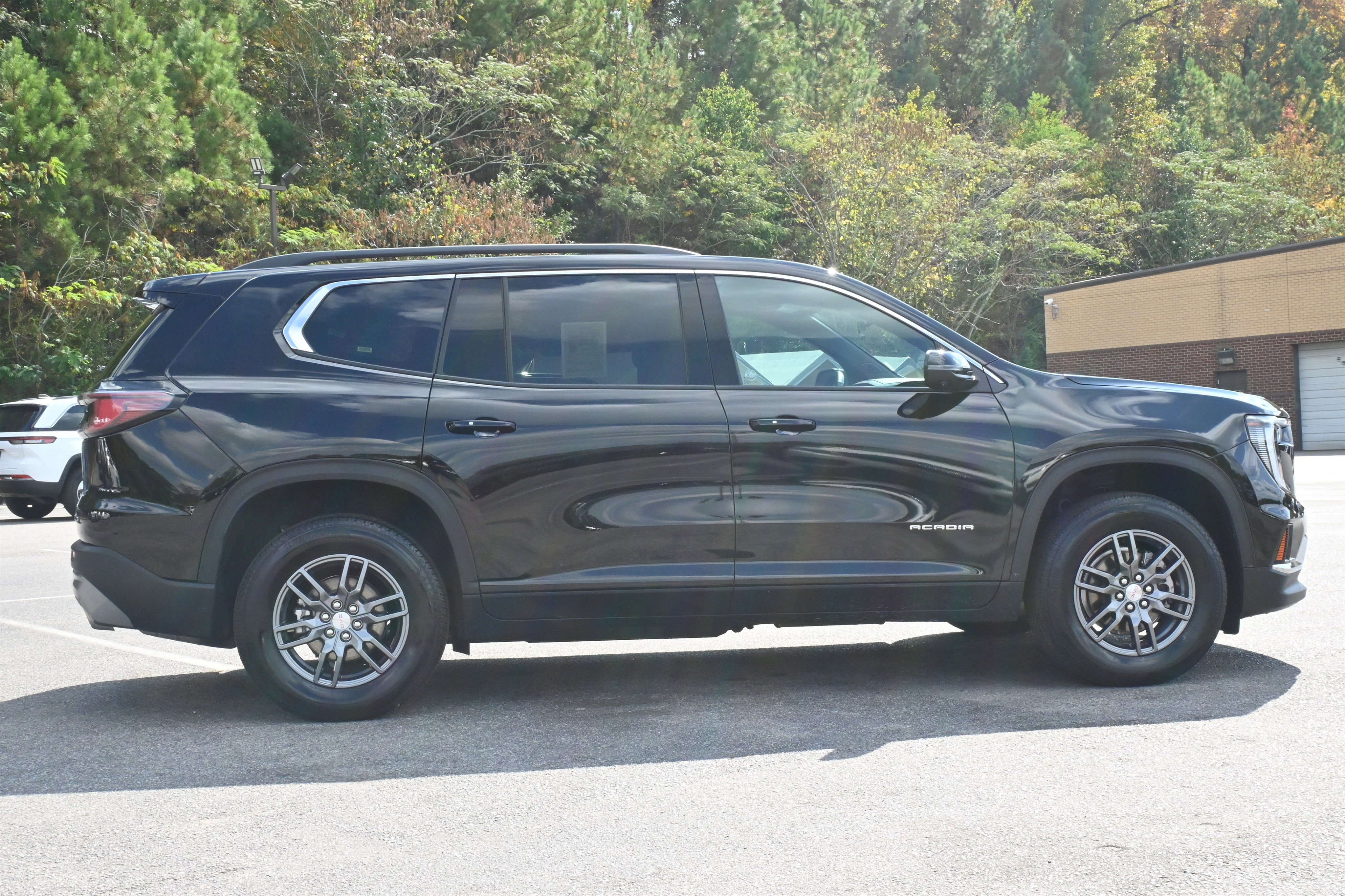 Used 2025 GMC Acadia Elevation image 10