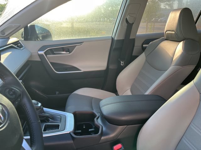 Used 2025 Toyota RAV4 Limited FWD image 10