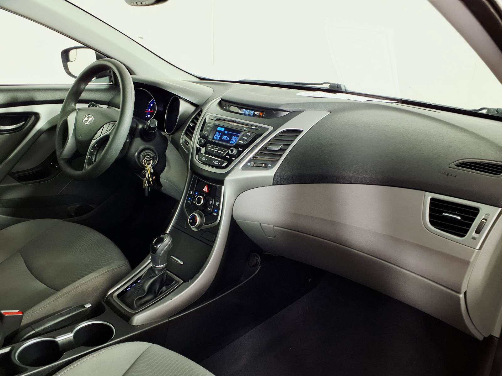 Used 2015 Hyundai Elantra SE FWD image 9