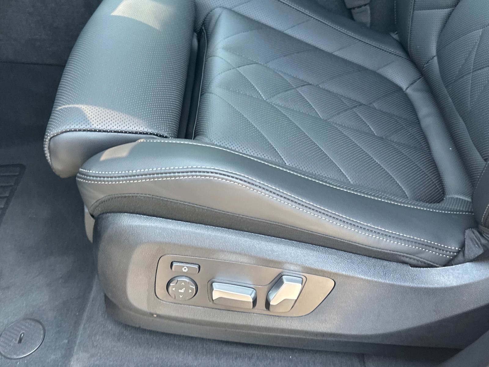 Certified 2025 BMW X5 xDrive40i w/ M Sport Package image 18