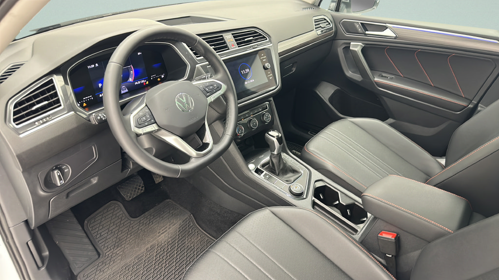 Used 2024 Volkswagen Tiguan Wolfsburg Edition AWD/4WD image 12