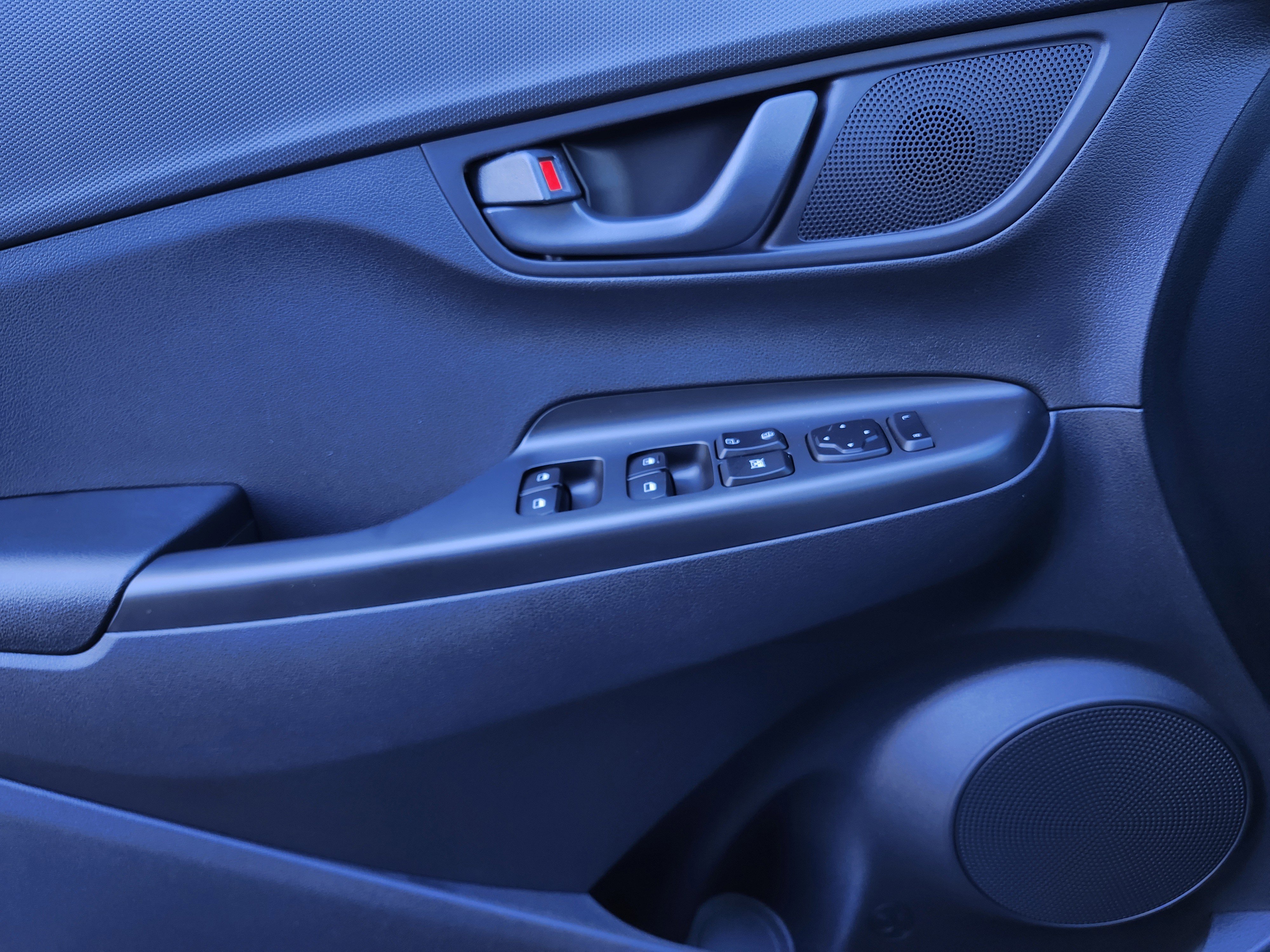 Used 2023 Hyundai Kona SE w/ Cargo Package image 16