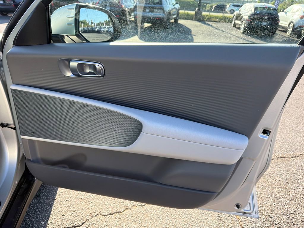 Used 2025 Hyundai Ioniq 6 Limited image 14