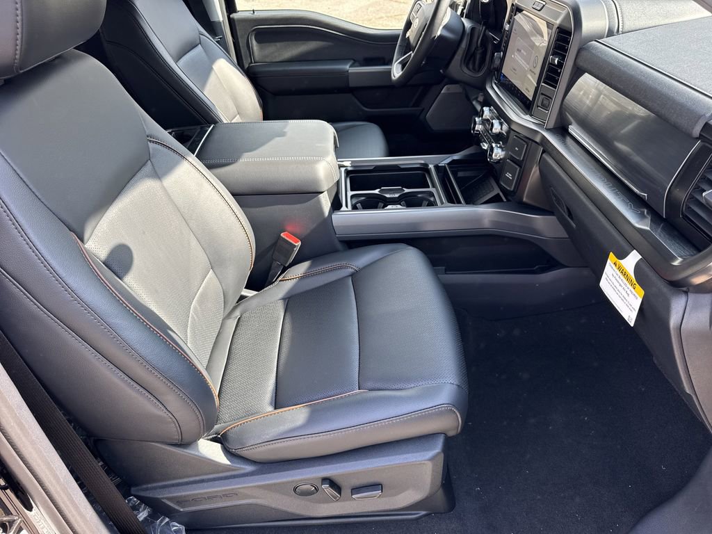 New 2026 Ford F250 Lariat w/ Black Appearance Package image 13