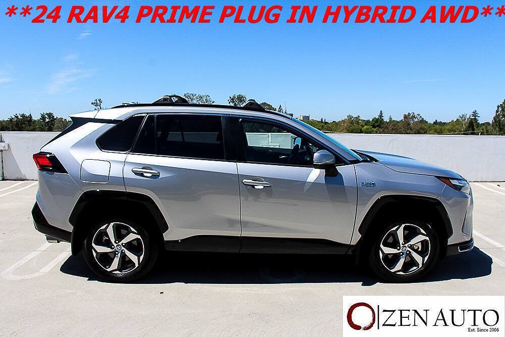 Used 2024 Toyota RAV4 SE w/ Weather & Moonroof Package AWD/4WD image 5