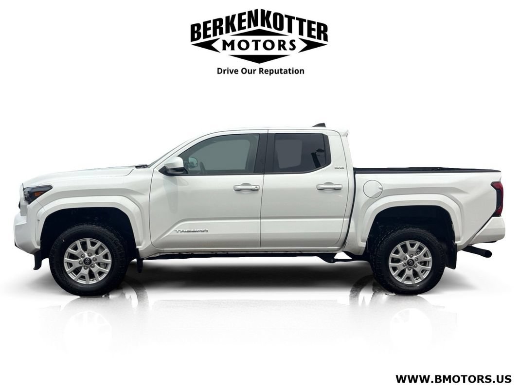 Used 2024 Toyota Tacoma SR5 AWD/4WD image 6
