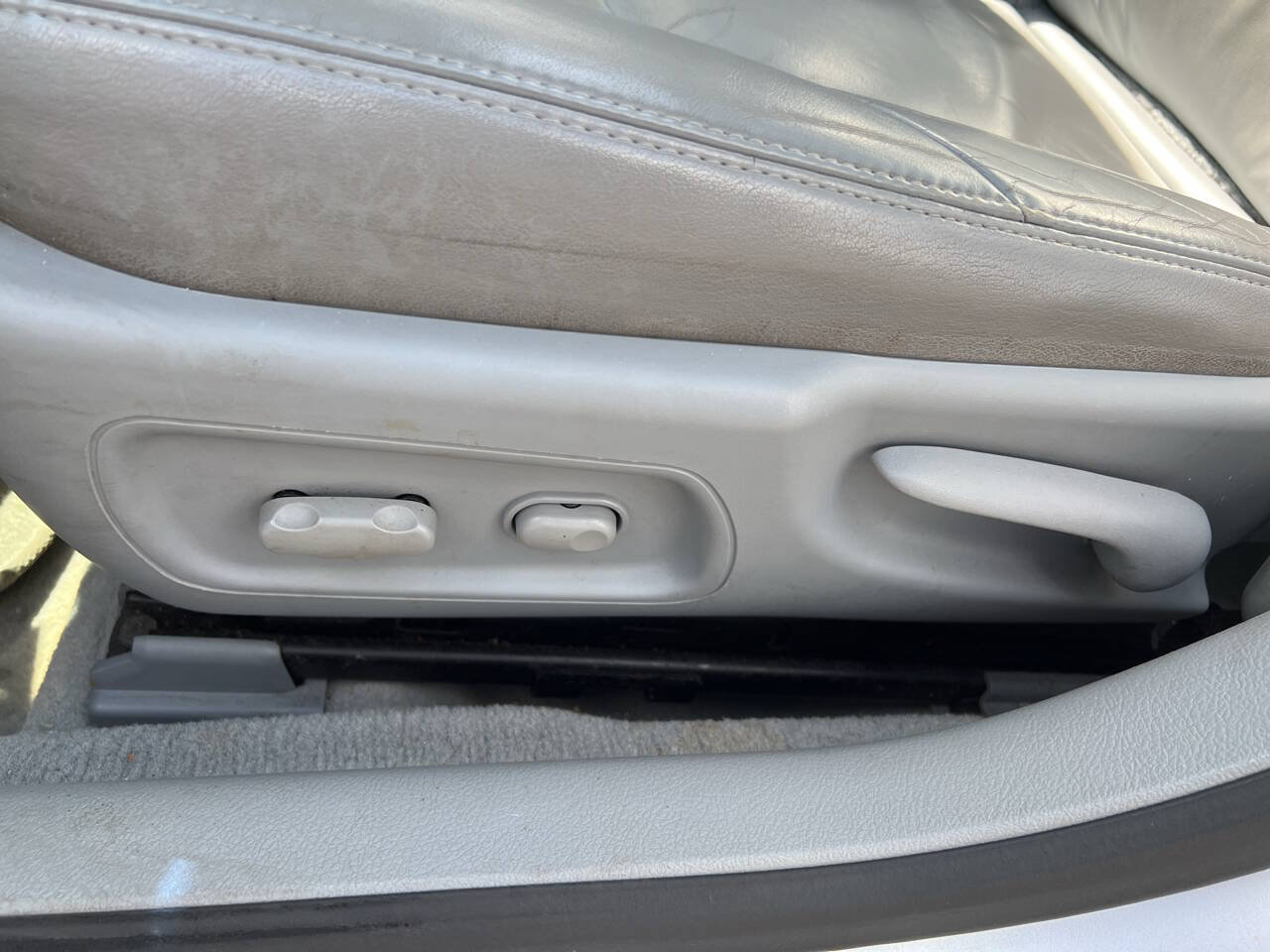 Used 2005 Buick LaCrosse CXL w/ Gold Convenience Package FWD image 12