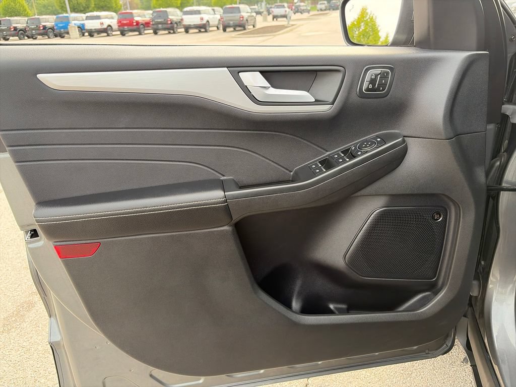 Used 2024 Ford Escape Platinum w/ Premium Technology Package AWD/4WD image 14