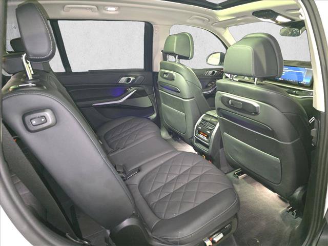 Used 2024 BMW X7 xDrive40i w/ Premium Package AWD/4WD image 11