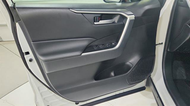 Used 2025 Toyota RAV4 XLE FWD image 19