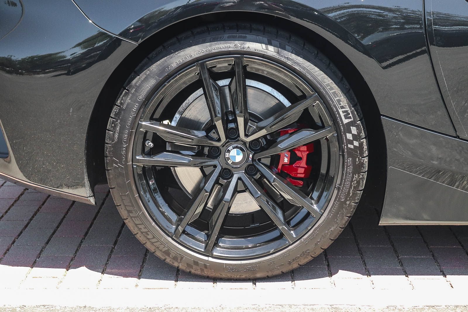 Used 2022 BMW Z4 M40i w/ Driving Assistance Package RWD image 9