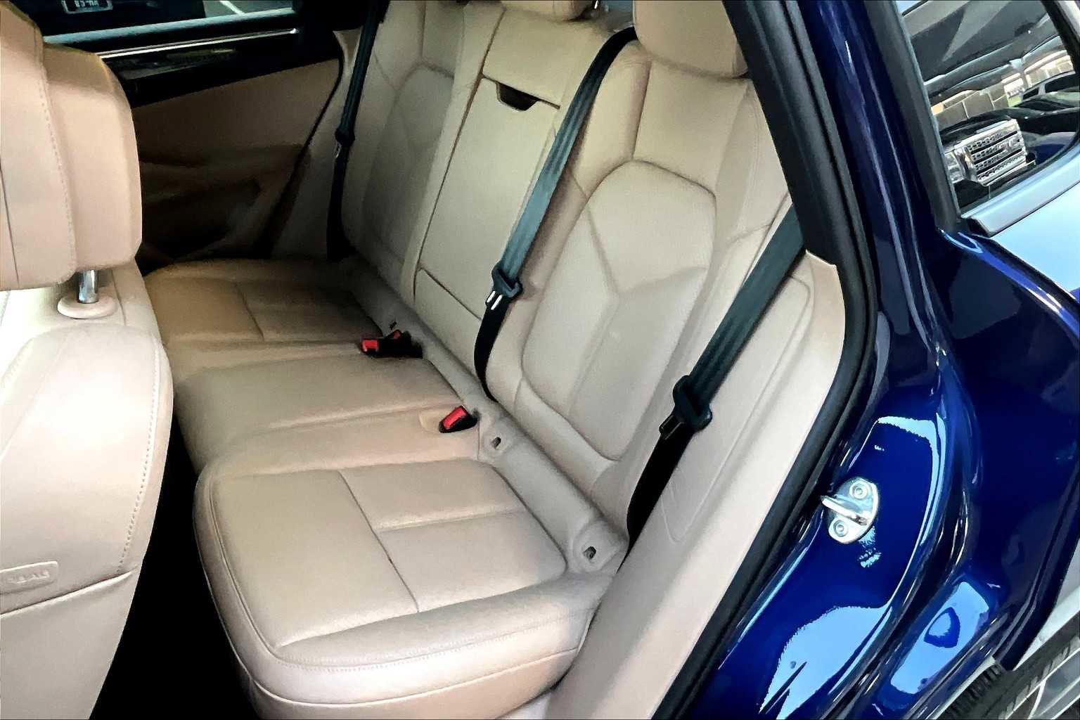 Used 2023 Porsche Macan Turbo AWD/4WD image 39