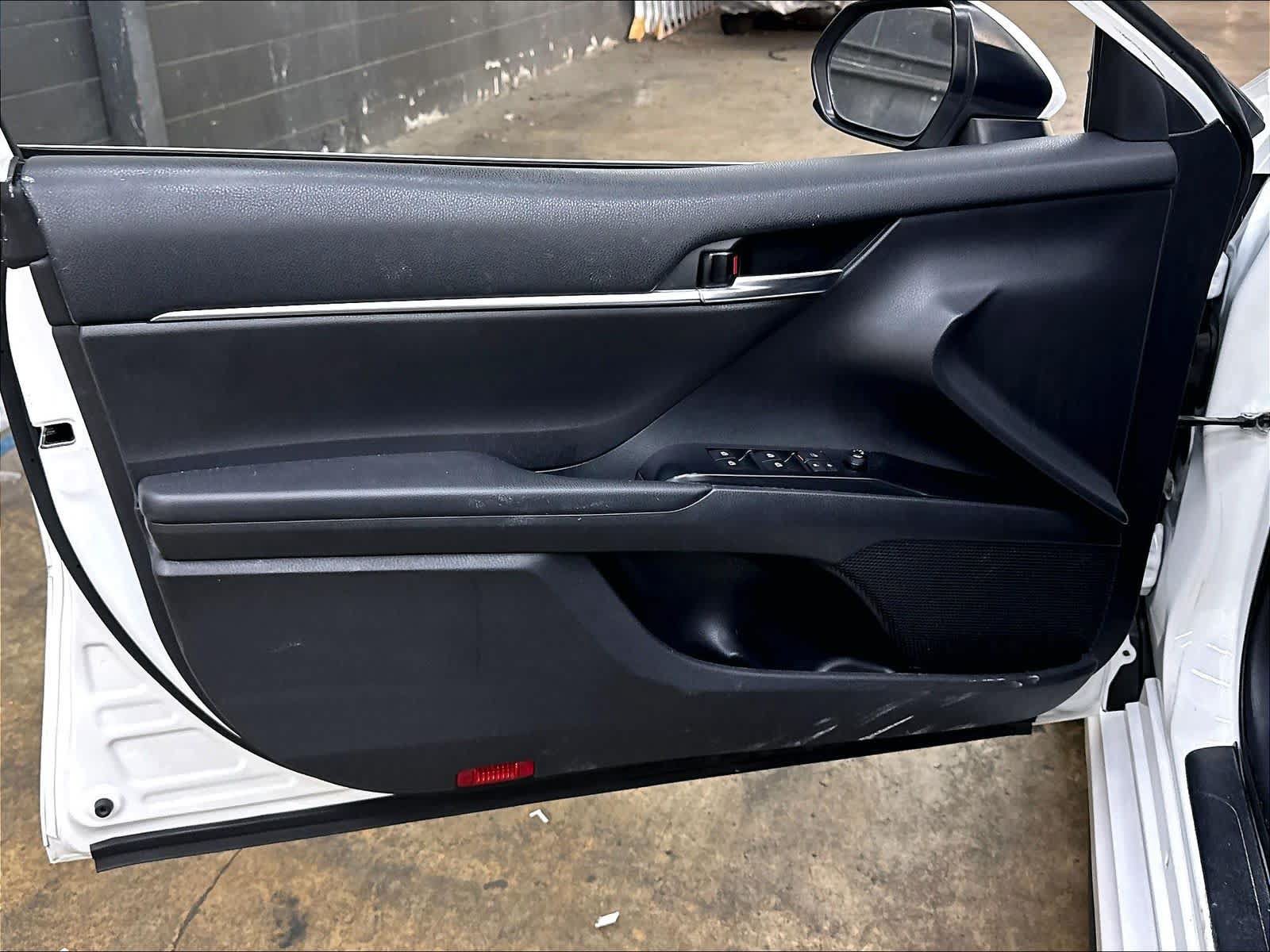 Used 2020 Toyota Camry SE FWD image 25