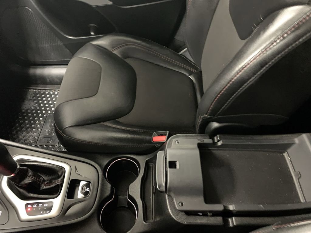 Used 2018 Jeep Cherokee Trailhawk w/ Cold Weather Group AWD/4WD image 48