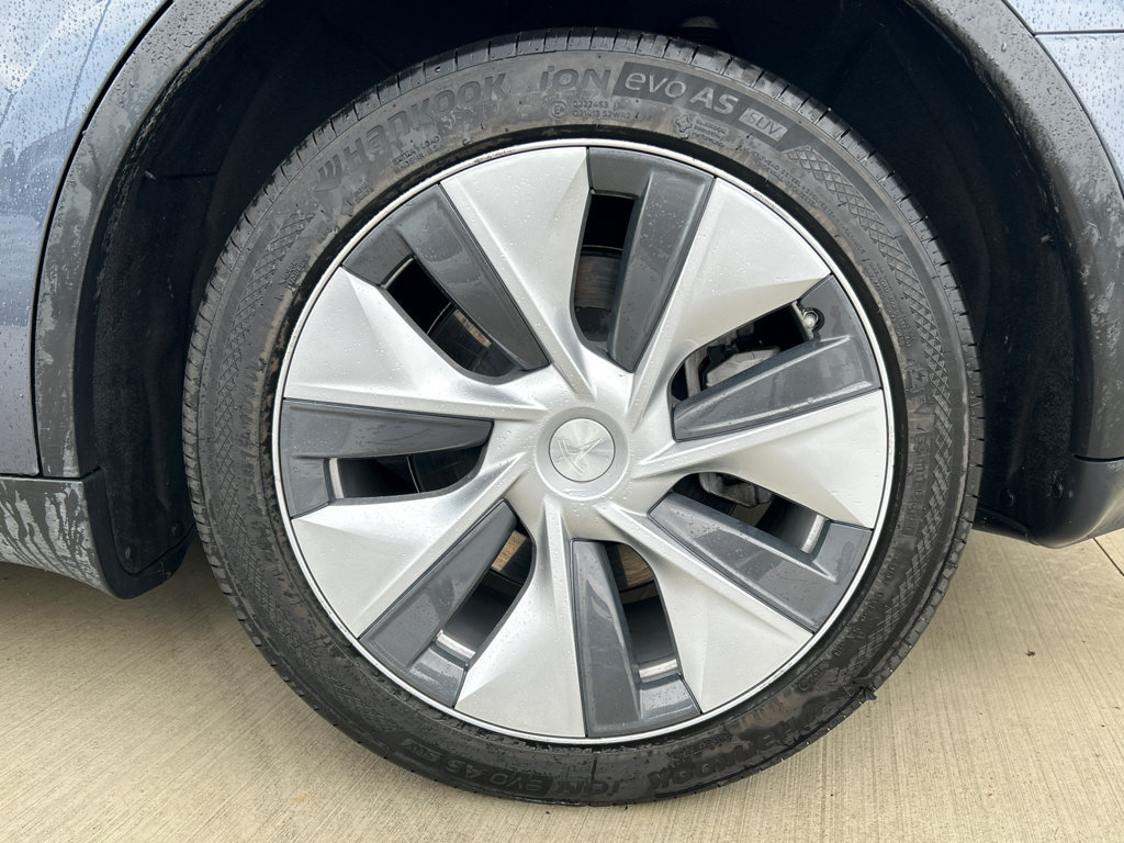 Used 2023 Tesla Model Y AWD image 27