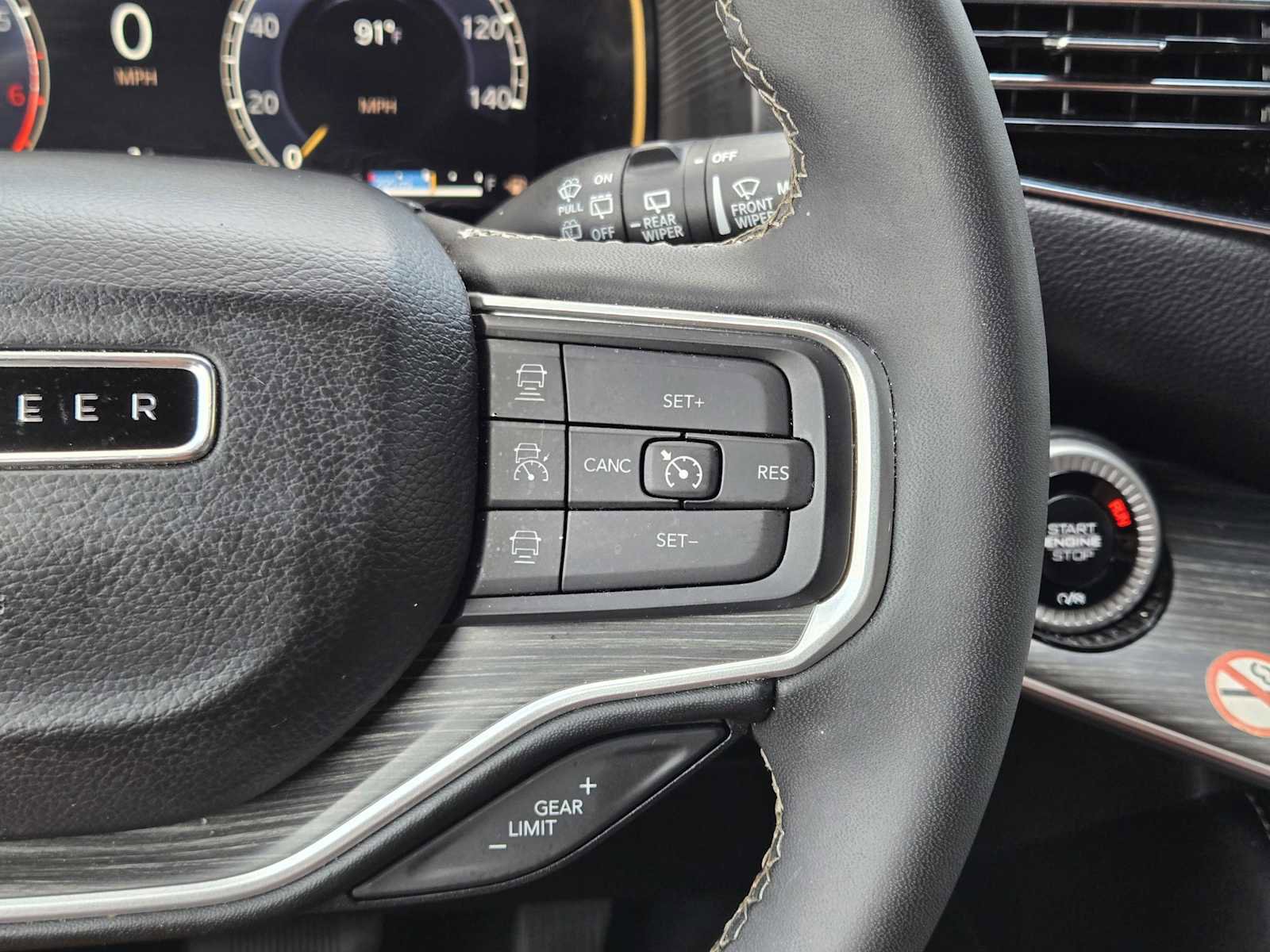 Used 2024 Jeep Wagoneer L Series II image 28