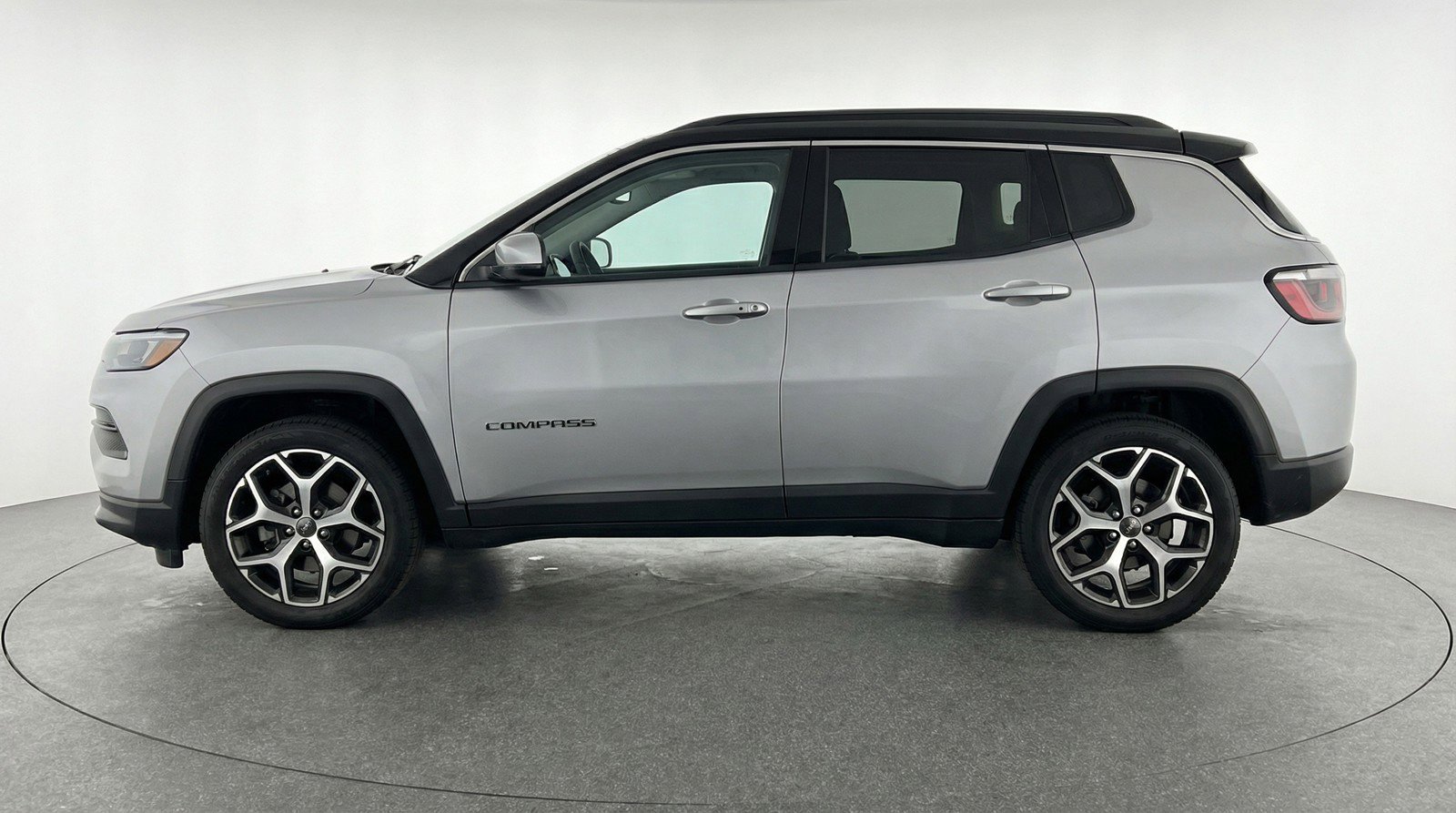 Used 2025 Jeep Compass Limited AWD/4WD image 5
