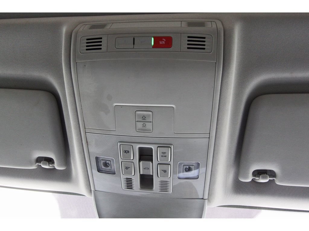 Used 2024 Volkswagen Taos SE w/ Panoramic Sunroof Package FWD image 24