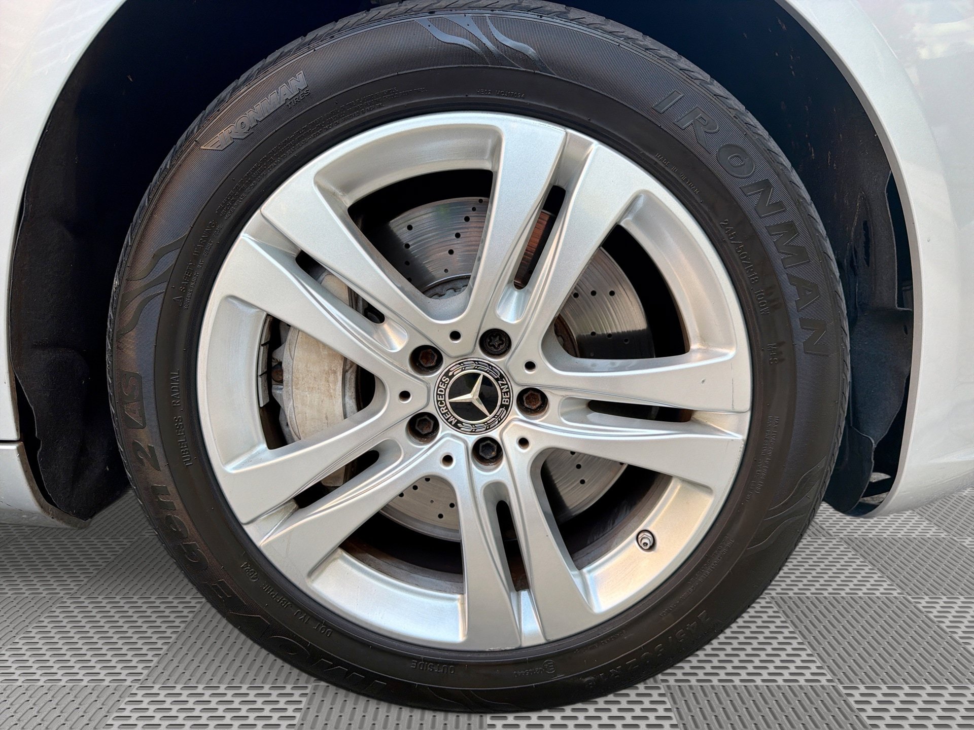 Used 2017 Mercedes-Benz S 550 4MATIC Sedan image 31