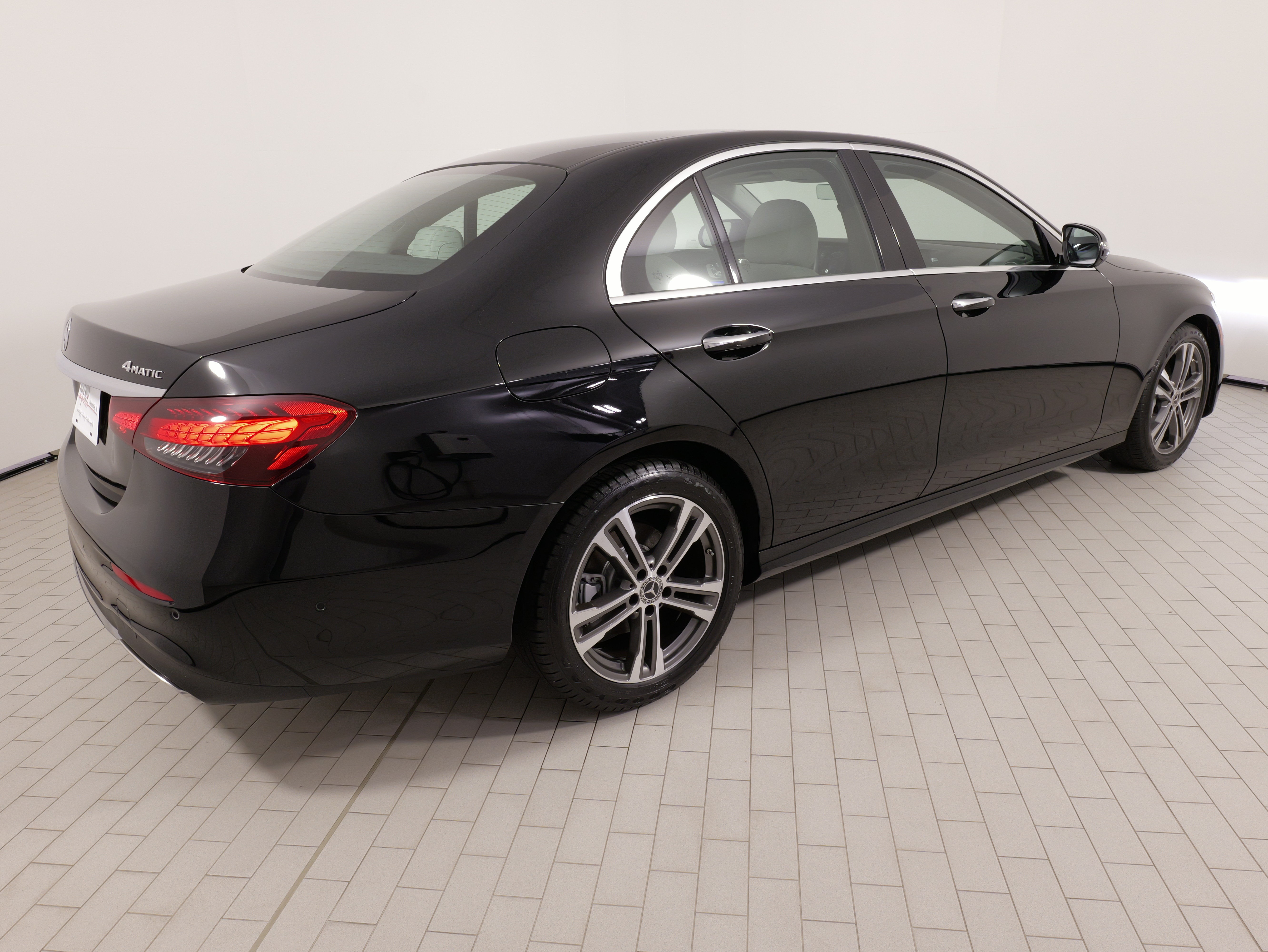 Used 2023 Mercedes-Benz E 350 4MATIC Sedan image 11