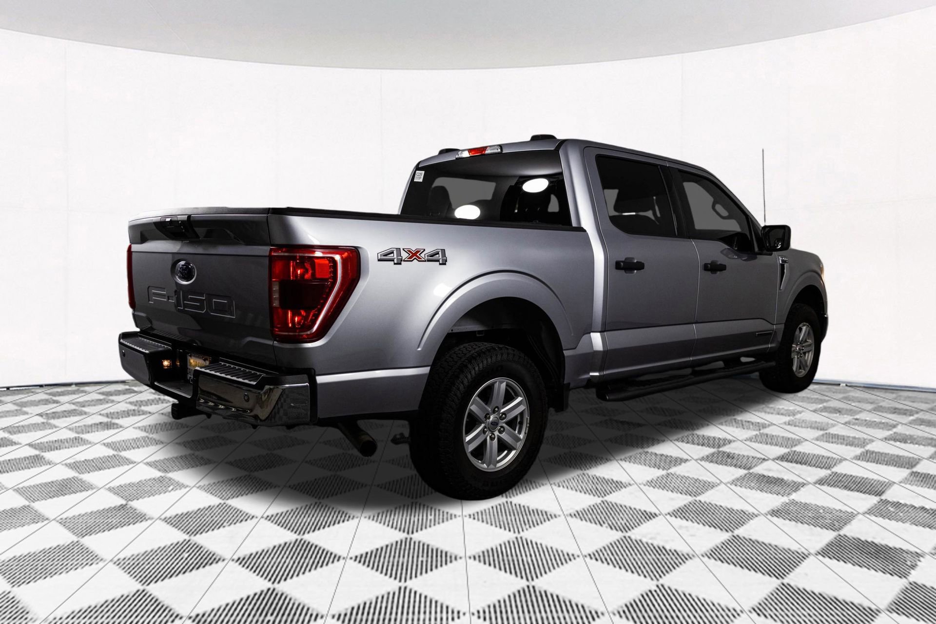 Used 2022 Ford F150 XLT w/ Trailer Tow Package image 16