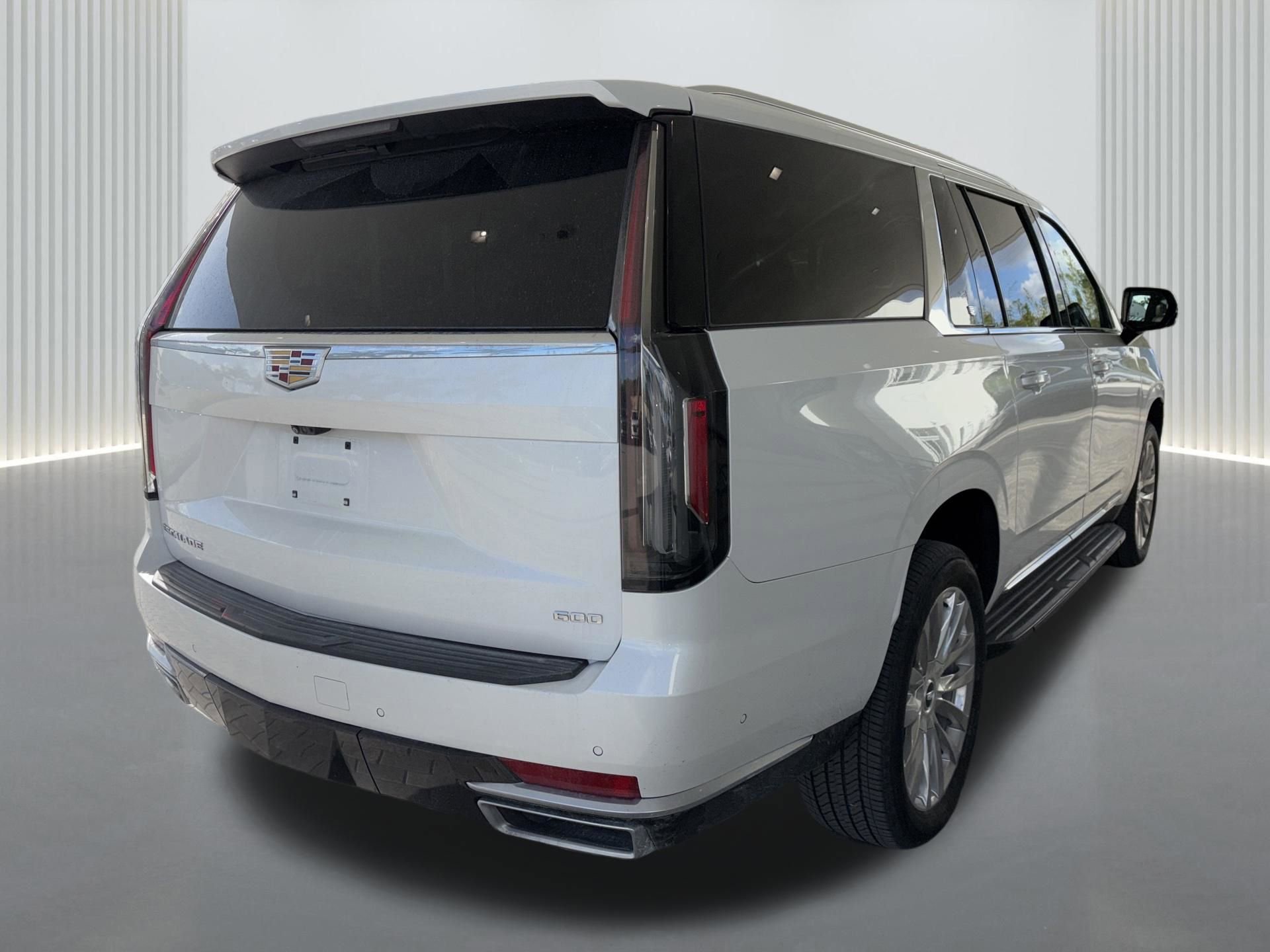 Used 2024 Cadillac Escalade ESV Premium Luxury image 4