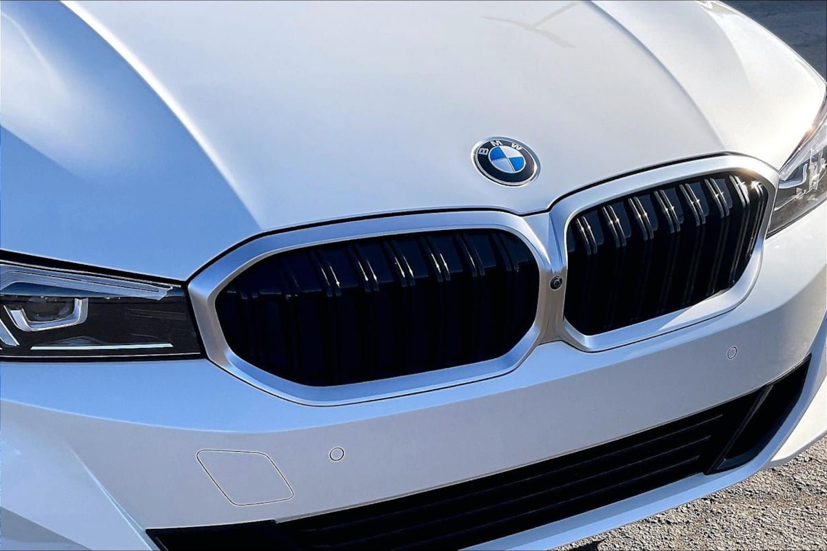 Used 2023 BMW 330i Sedan w/ Parking Assistance Package RWD image 26