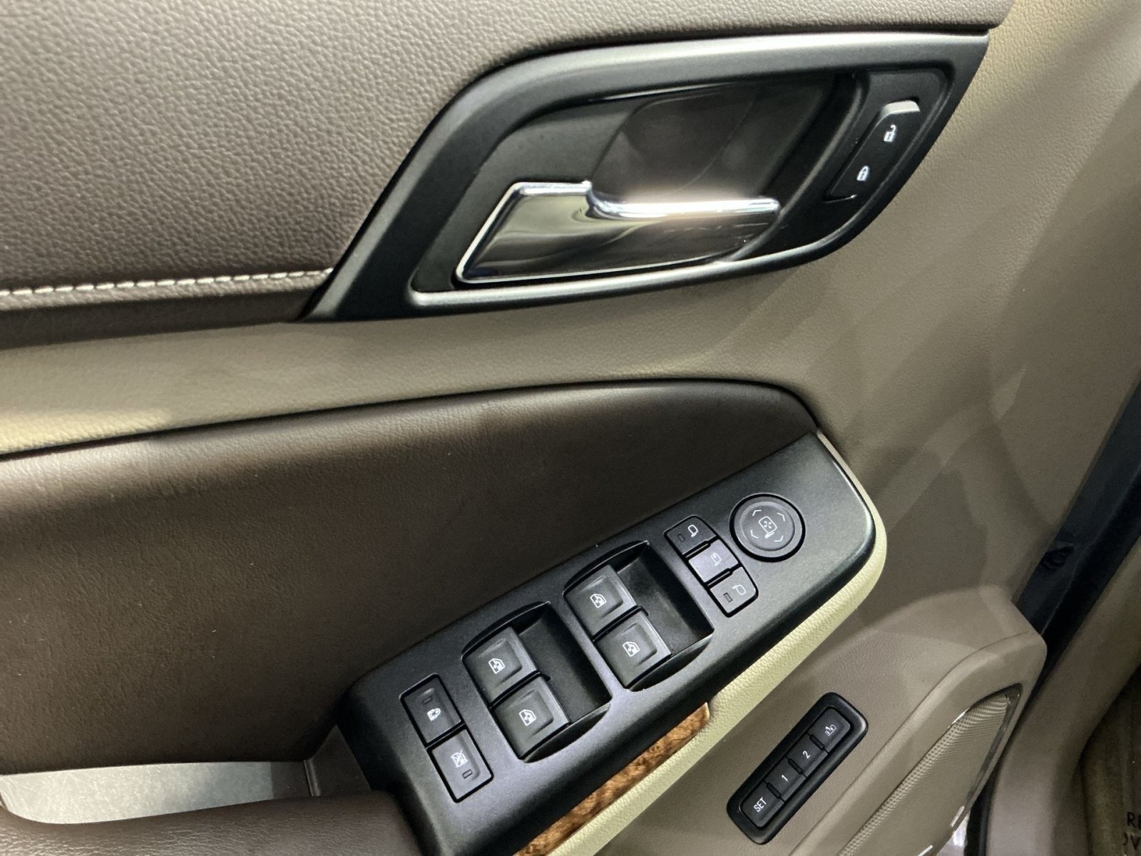 Used 2017 Chevrolet Suburban Premier AWD/4WD image 16