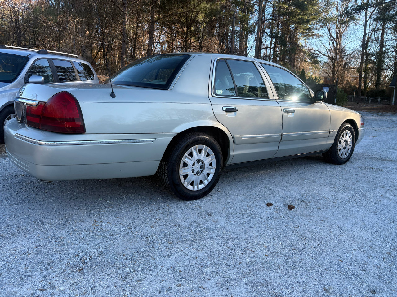 Used 2005 Mercury Grand Marquis GS image 3
