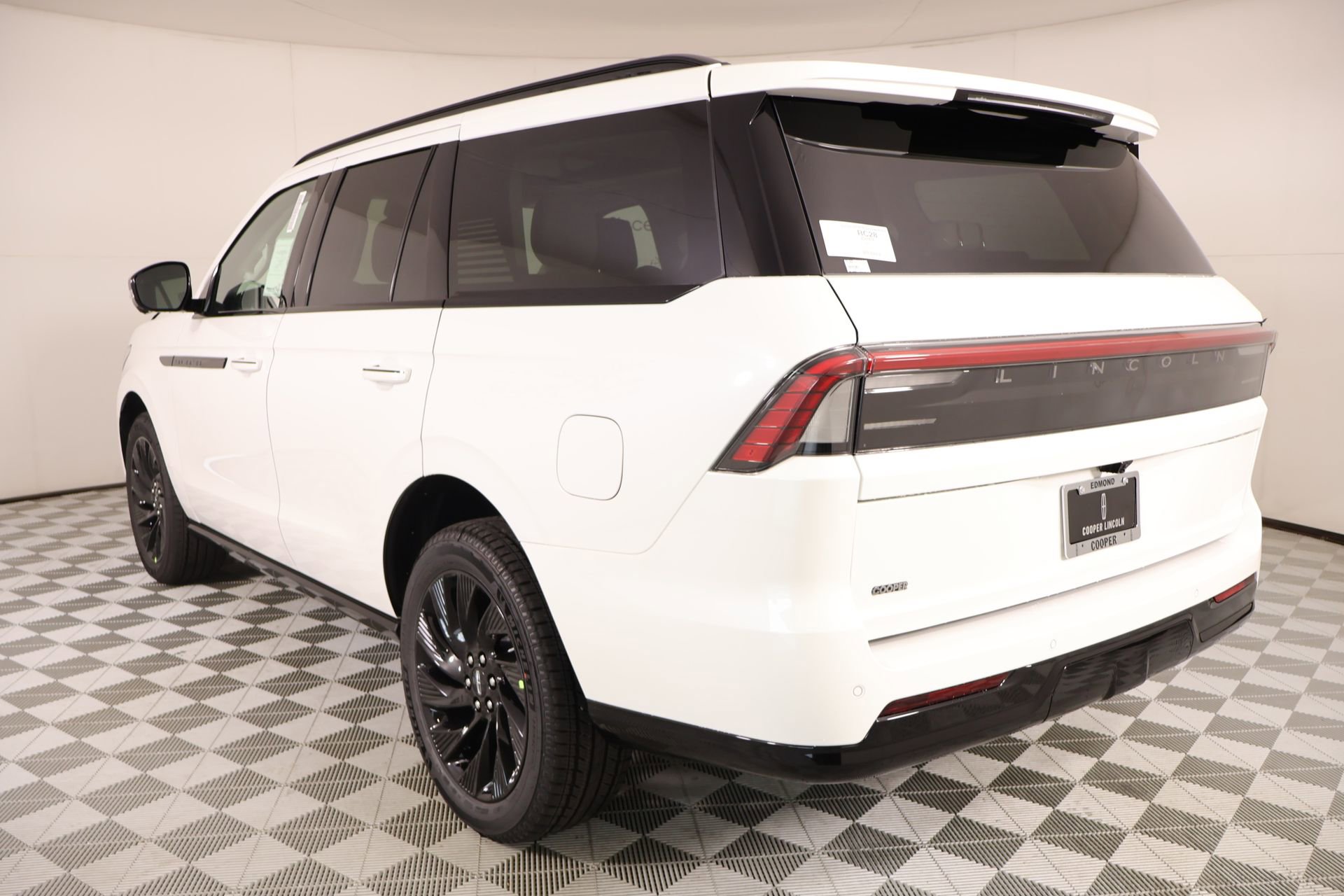 New 2026 Lincoln Navigator Reserve w/ Jet Appearance Package AWD/4WD image 25