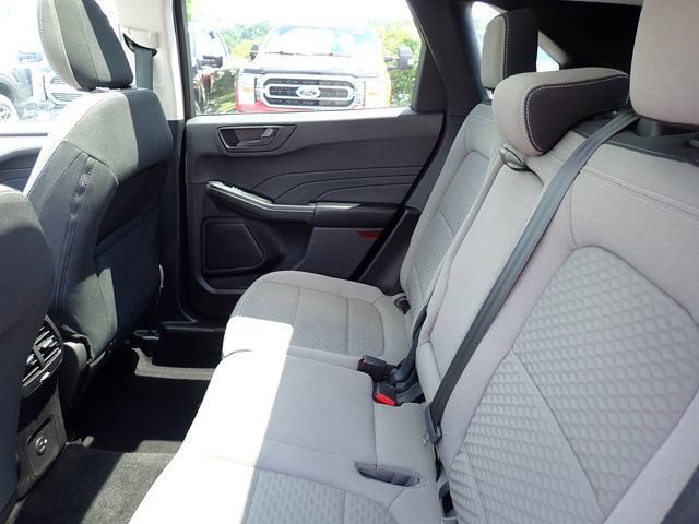 Used 2022 Ford Escape SE w/ SE Sport Appearance Package AWD/4WD image 18