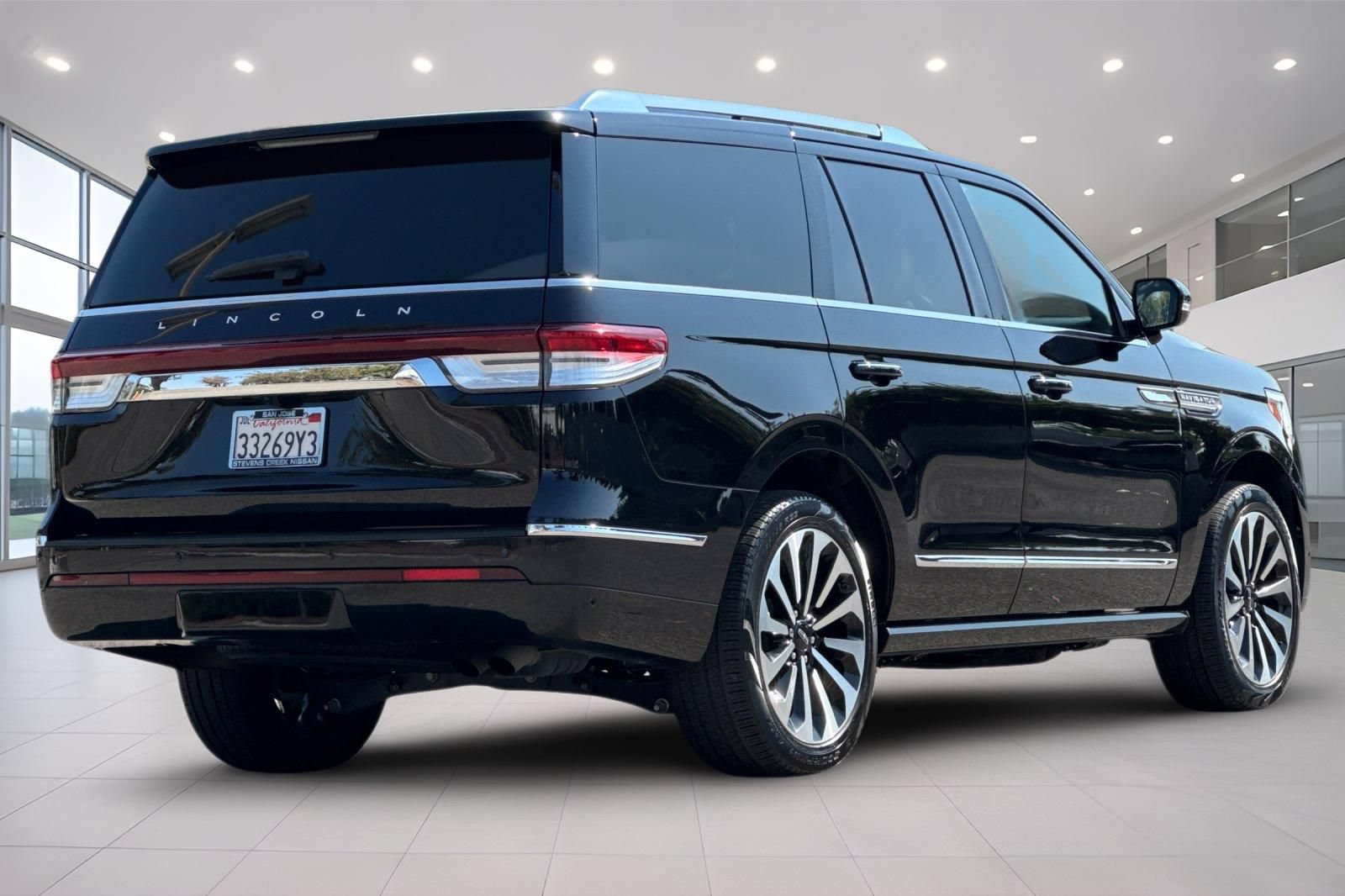 Certified 2023 Lincoln Navigator Reserve AWD/4WD image 4