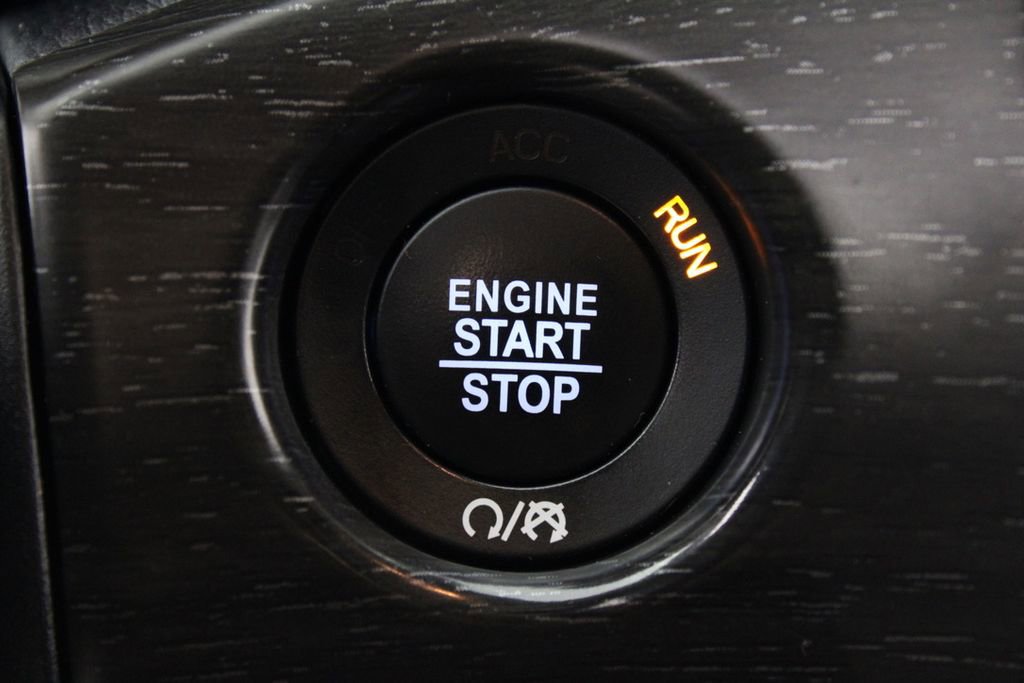 Used 2018 Jeep Grand Cherokee Limited image 25